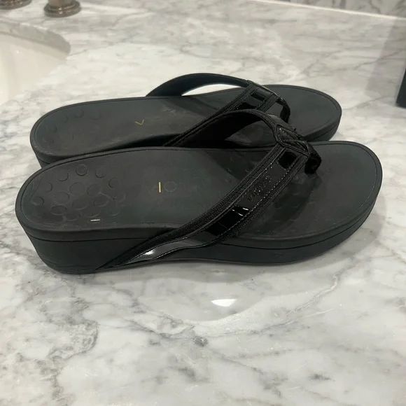 Vionic Wedge Flip Flop for High Arches - Picture 2 of 8